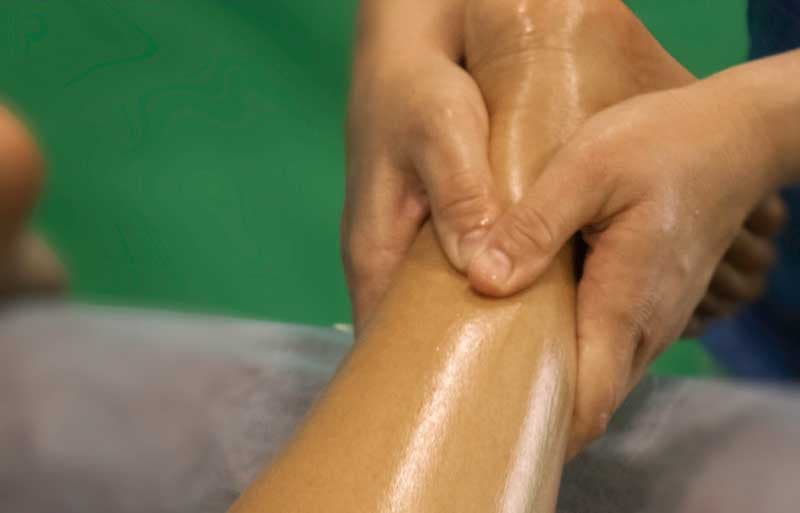 Masajes en tendinitis sobre los tendones del pie